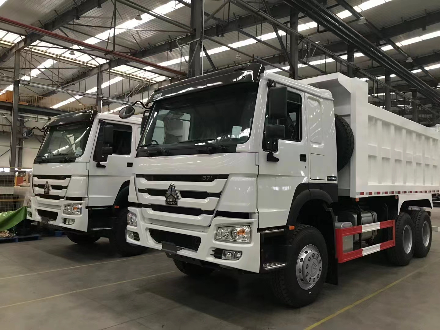 SINOTRUK HOWO 6*4 САМОКАЛ ГОТОВІ ДО ДОСТАВКИ